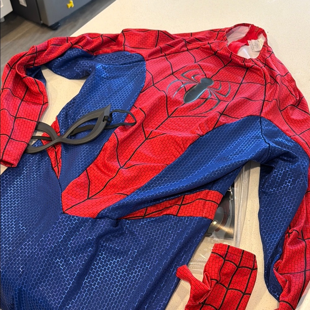 Women’s medium Spider-Man costume - Picture 5 of 6